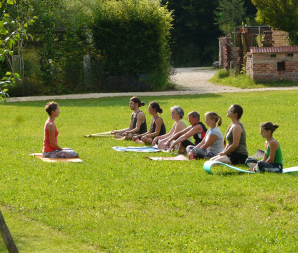 Yoga am Bienenhaus